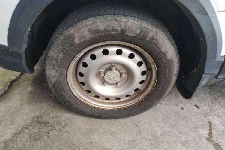 Used BAIC Ruixiang X3 2022 1.5L Manual Base Version 5 Seats Left Front Wheel Hub