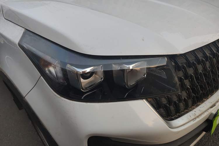 Used BAIC Ruixiang X3 2022 1.5L Manual Base Version 5 Seats Right Front Headlight