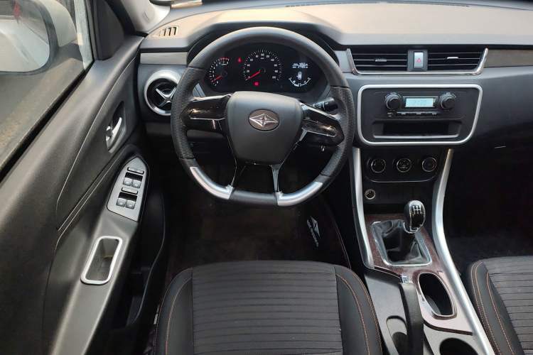 Used BAIC Ruixiang X3 2022 1.5L Manual Base Version 5 Seats Steering Wheel