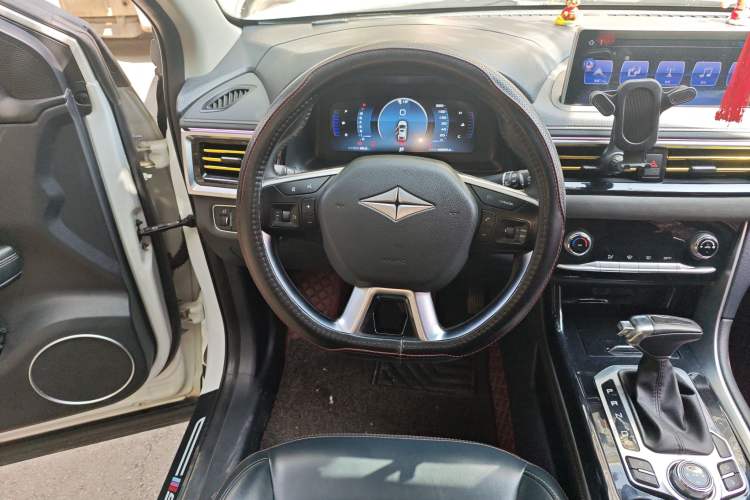 Used BAIC Ruixiang X5 2021 1.5T Automatic Luxury Version 7 Seats Steering Wheel