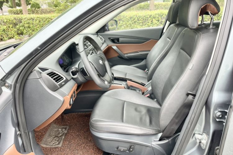 Used BAIC Senova CC 2015 1.8T Automatic Elite Edition Interior 3