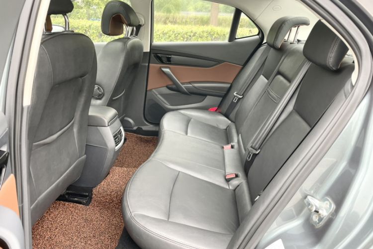 Used BAIC Senova CC 2015 1.8T Automatic Elite Edition Interior 4