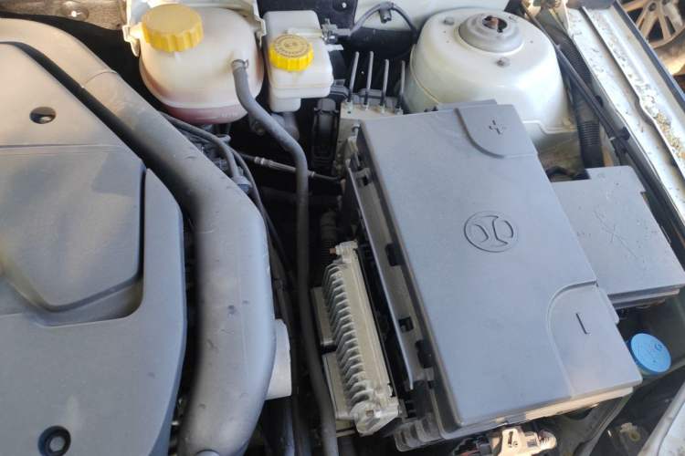 Used BAIC Senova CC 2015 1.8T Automatic Elite Edition Engine Bay Left