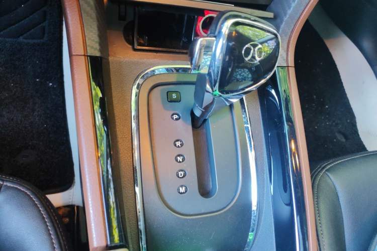 Used BAIC Senova CC 2015 1.8T Automatic Elite Edition Gear Lever