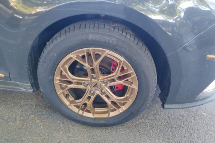 Used BAIC Senova CC 2015 1.8T Automatic Elite Edition Right Front Wheel Hub