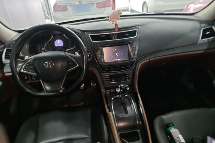 Used BAIC Senova CC 2015 1.8T Automatic Elite Edition Center Console