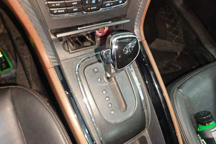 Used BAIC Senova CC 2015 1.8T Automatic Elite Edition Gear Lever