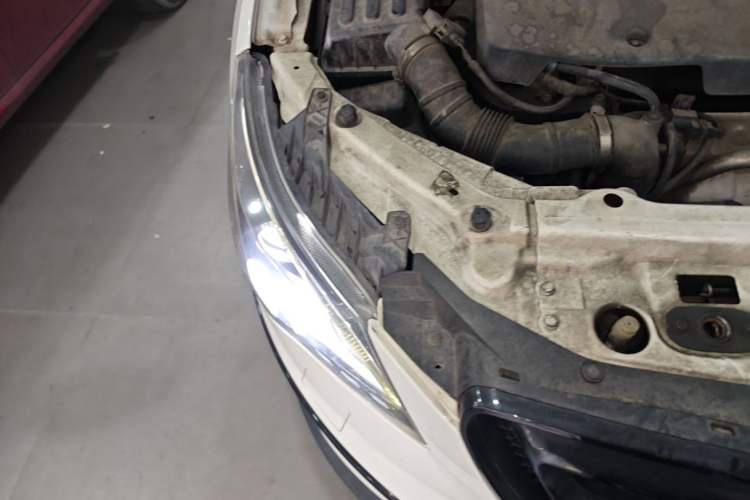 Used BAIC Senova CC 2015 1.8T Automatic Elite Edition Right Front Headlight