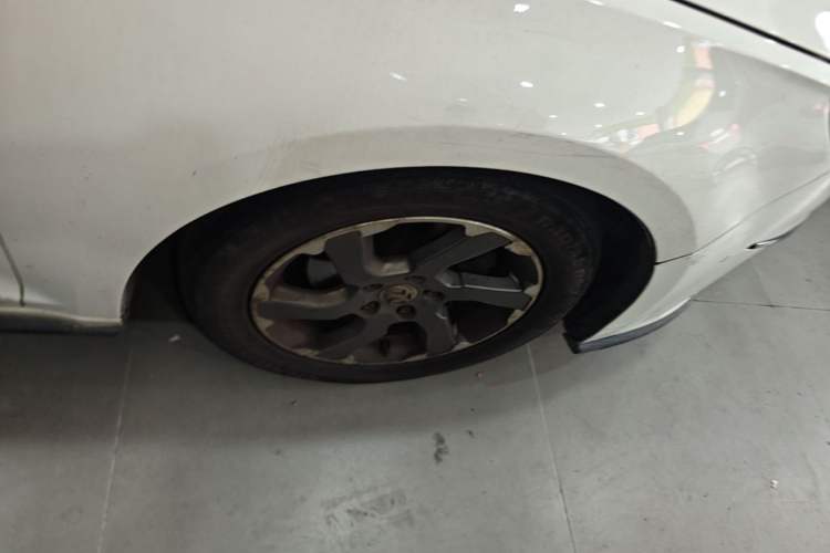 Used BAIC Senova CC 2015 1.8T Automatic Elite Edition Right Front Wheel Hub