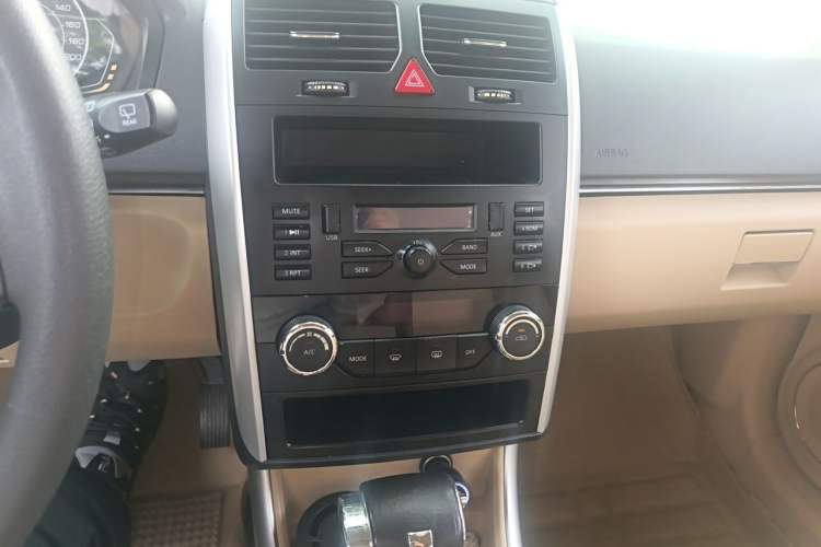 Used BAIC Senova D20 2015 Hatchback 1.5L Automatic Lotte Edition Audio And AC Panel