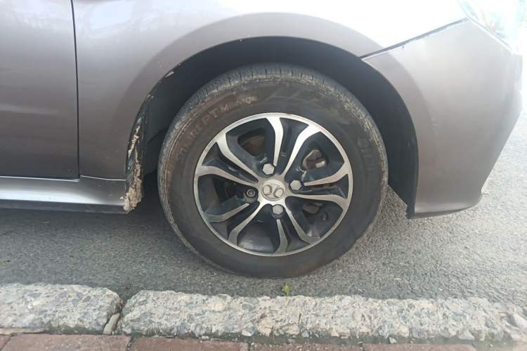 Used BAIC Senova D20 2015 Hatchback 1.5L Automatic Lotte Edition Right Front Wheel Hub