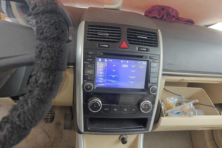 Used BAIC Senova D20 2015 Hatchback 1.3L Manual Joy Edition Audio And AC Panel