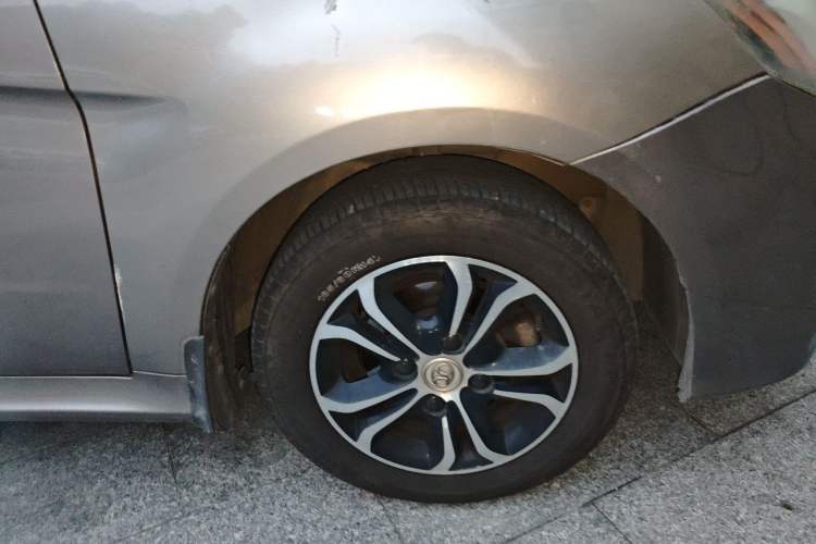 Used BAIC Senova D20 2015 Hatchback 1.5L Automatic Lotte Edition Right Front Wheel Hub