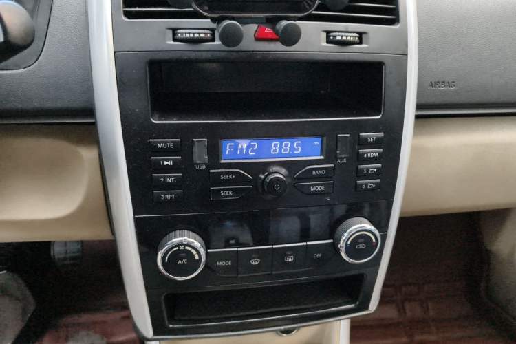 Used BAIC Senova D20 2015 Hatchback 1.3L Manual Joy Edition Audio And AC Panel