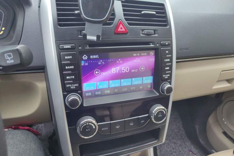 Used BAIC Senova D20 2015 Hatchback 1.5L Automatic Lotte Edition Audio And AC Panel