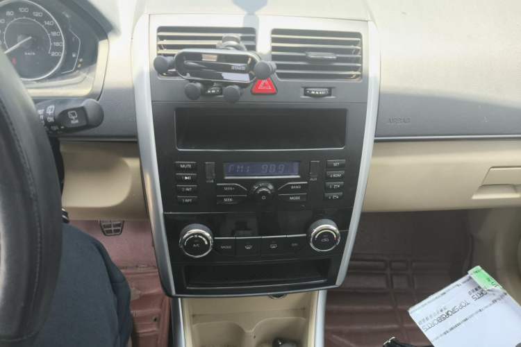 Used BAIC Senova D20 2015 Hatchback 1.3L Manual Leisure Edition Audio And AC Panel