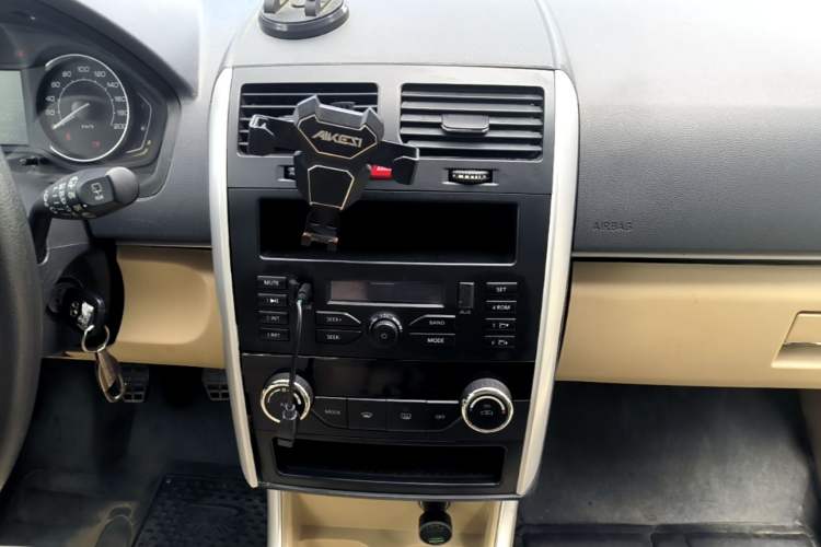Used BAIC Senova D20 2015 Hatchback 1.3L Manual Leisure Edition Audio And AC Panel