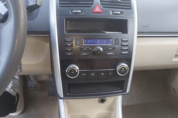 Used BAIC Senova D20 2015 Hatchback 1.3L Manual Joy Edition Audio And AC Panel