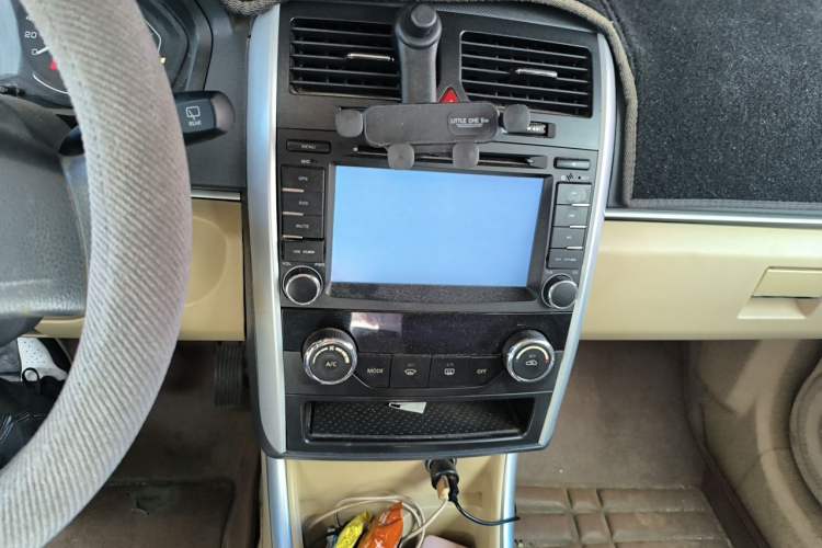 Used BAIC Senova D20 2015 Hatchback 1.3L Manual Leisure Edition Audio And AC Panel