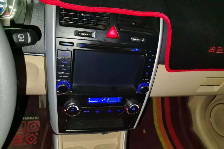 Used BAIC Senova D20 2015 Hatchback 1.5L Manual Lotte Edition Audio And AC Panel