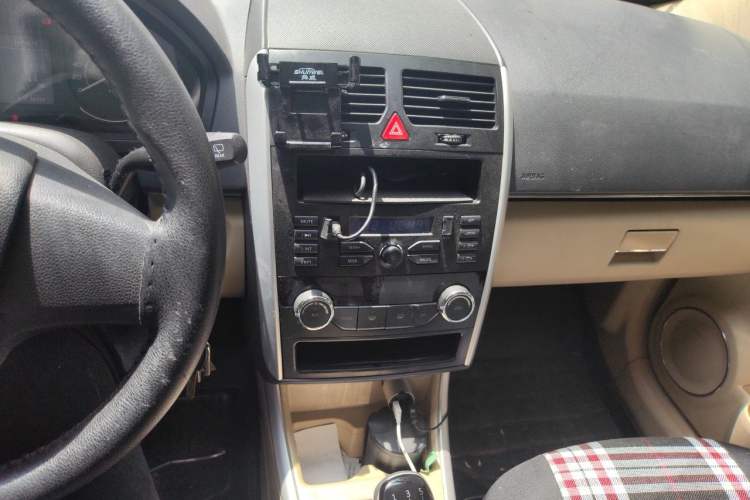 Used BAIC Senova D20 2015 Hatchback 1.5L Manual Lotte Edition Audio And AC Panel