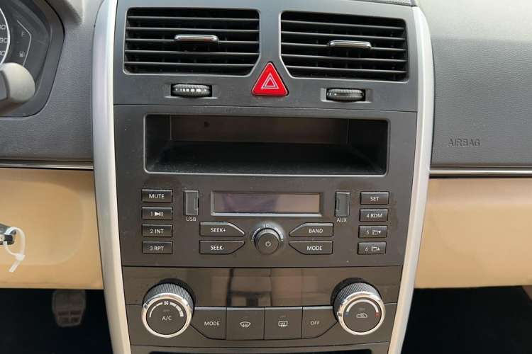Used BAIC Senova D20 2015 Hatchback 1.5L Manual Lotte Edition Audio And AC Panel