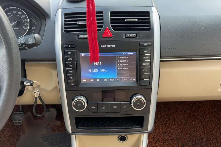 Used BAIC Senova D20 2015 Hatchback 1.5L Manual Leshang Version Audio And AC Panel