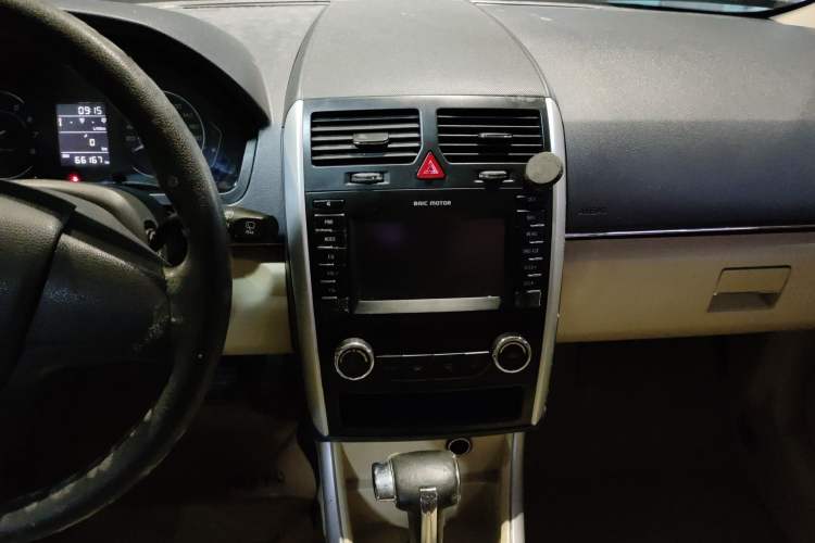 Used BAIC Senova D20 2015 Hatchback 1.5L Automatic Joyful Edition Audio And AC Panel