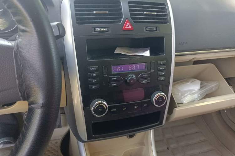Used BAIC Senova D20 2015 Hatchback 1.5L Manual Lotte Edition Audio And AC Panel