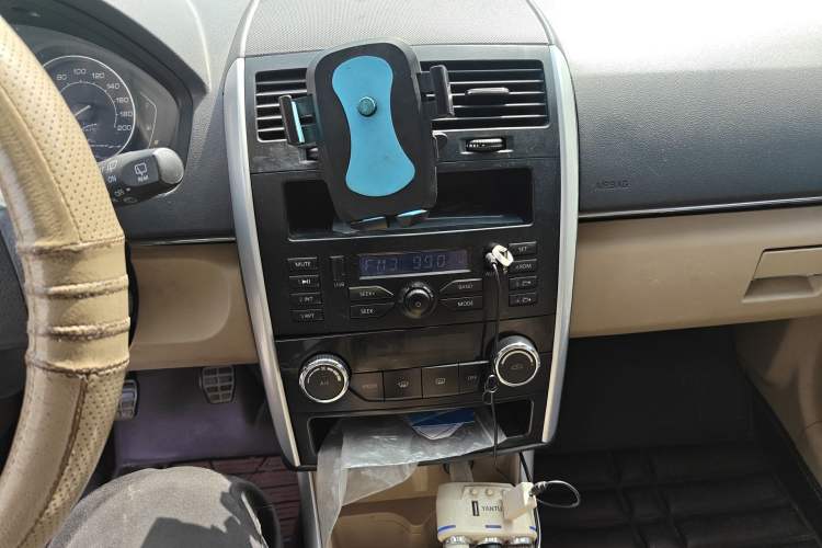 Used BAIC Senova D20 2015 Hatchback 1.5L Manual Lotte Edition Audio And AC Panel