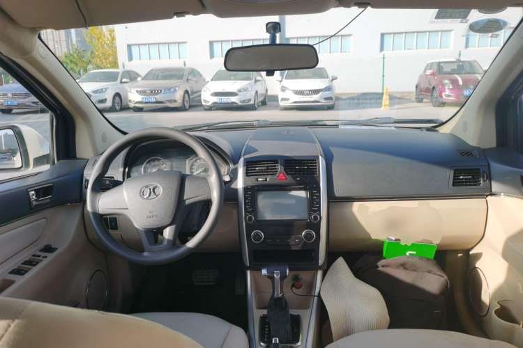 Used BAIC Senova D20 2015 Hatchback 1.5L Automatic Lotte Edition Center Console