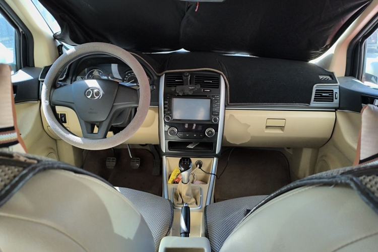 Used BAIC Senova D20 2015 Hatchback 1.3L Manual Leisure Edition Center Console
