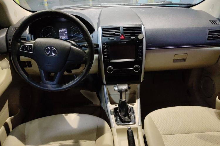 Used BAIC Senova D20 2015 Hatchback 1.5L Automatic Joyful Edition Center Console