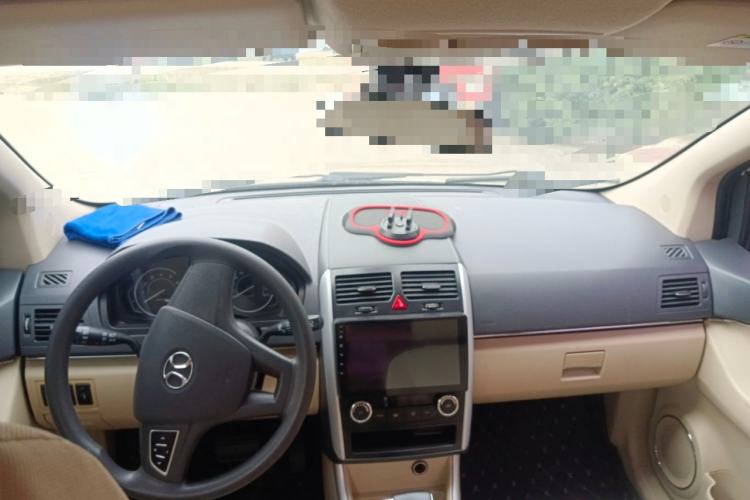 Used BAIC Senova D20 2015 Hatchback 1.5L Automatic Joyful Edition Center Console