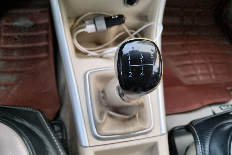 Used BAIC Senova D20 2015 Hatchback 1.3L Manual Joy Edition Gear Lever