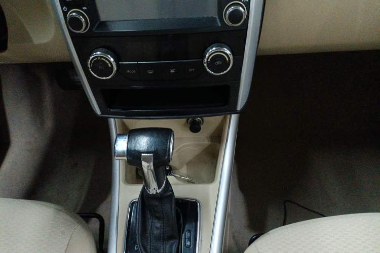 Used BAIC Senova D20 2015 Hatchback 1.5L Automatic Lotte Edition Gear Lever