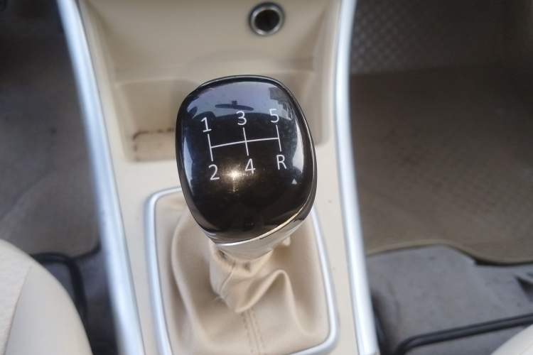 Used BAIC Senova D20 2015 Hatchback 1.3L Manual Joy Edition Gear Lever