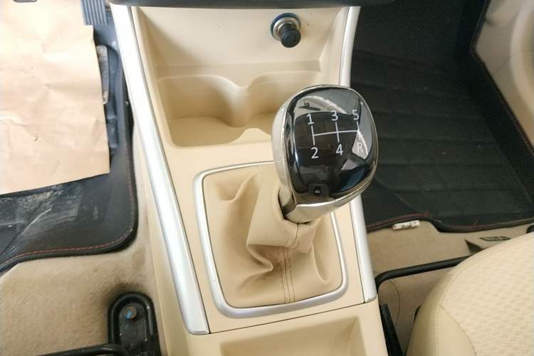 Used BAIC Senova D20 2015 Hatchback 1.3L Manual Joy Edition Gear Lever