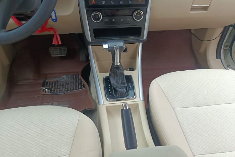 Used BAIC Senova D20 2015 Hatchback 1.5L Automatic Lotte Edition Gear Lever