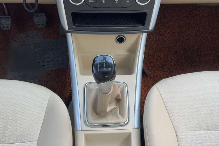 Used BAIC Senova D20 2015 Hatchback 1.5L Manual Leshang Version Gear Lever