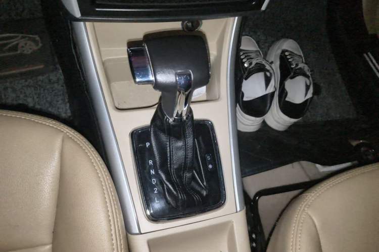 Used BAIC Senova D20 2015 Hatchback 1.5L Automatic Lotte Edition Gear Lever