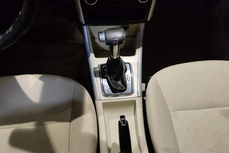 Used BAIC Senova D20 2015 Hatchback 1.5L Automatic Joyful Edition Gear Lever