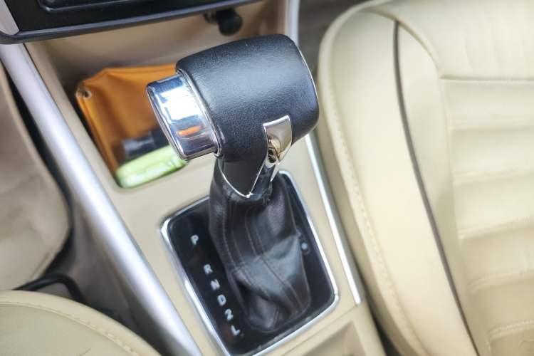 Used BAIC Senova D20 2015 Hatchback 1.5L Automatic Joyful Edition Gear Lever