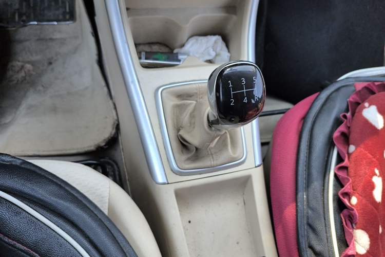 Used BAIC Senova D20 2015 Hatchback 1.3L Manual Leisure Edition Gear Lever