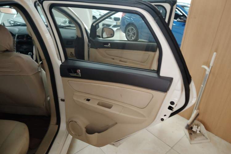 Used BAIC Senova D20 2015 Hatchback 1.5L Automatic Lotte Edition Interior 2