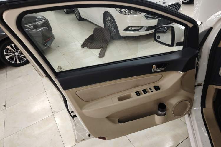 Used BAIC Senova D20 2015 Hatchback 1.5L Automatic Lotte Edition Interior 3