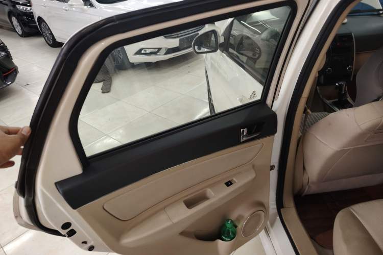 Used BAIC Senova D20 2015 Hatchback 1.5L Automatic Lotte Edition Interior 4