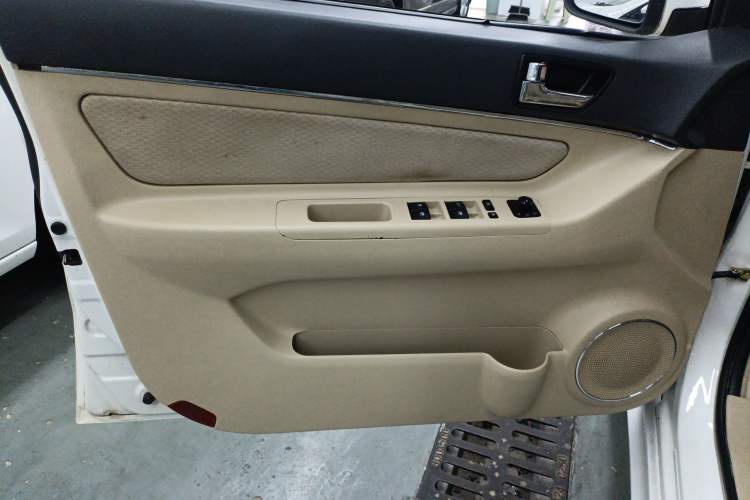 Used BAIC Senova D20 2015 Hatchback 1.5L Automatic Lotte Edition Interior 5