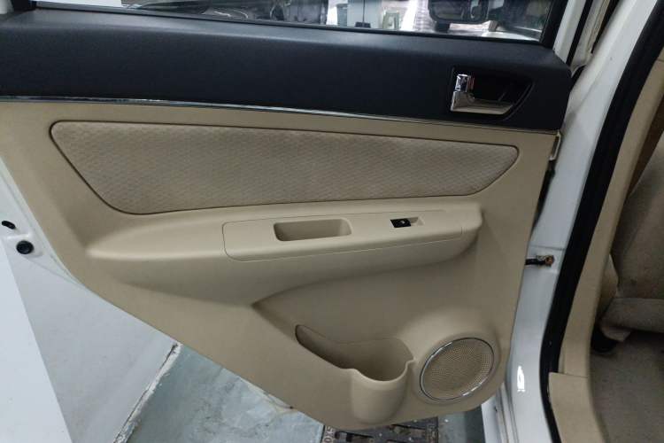 Used BAIC Senova D20 2015 Hatchback 1.5L Automatic Lotte Edition Interior 6