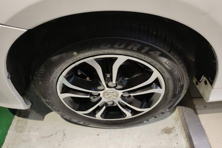 Used BAIC Senova D20 2015 Hatchback 1.5L Automatic Joyful Edition Left Front Wheel Hub